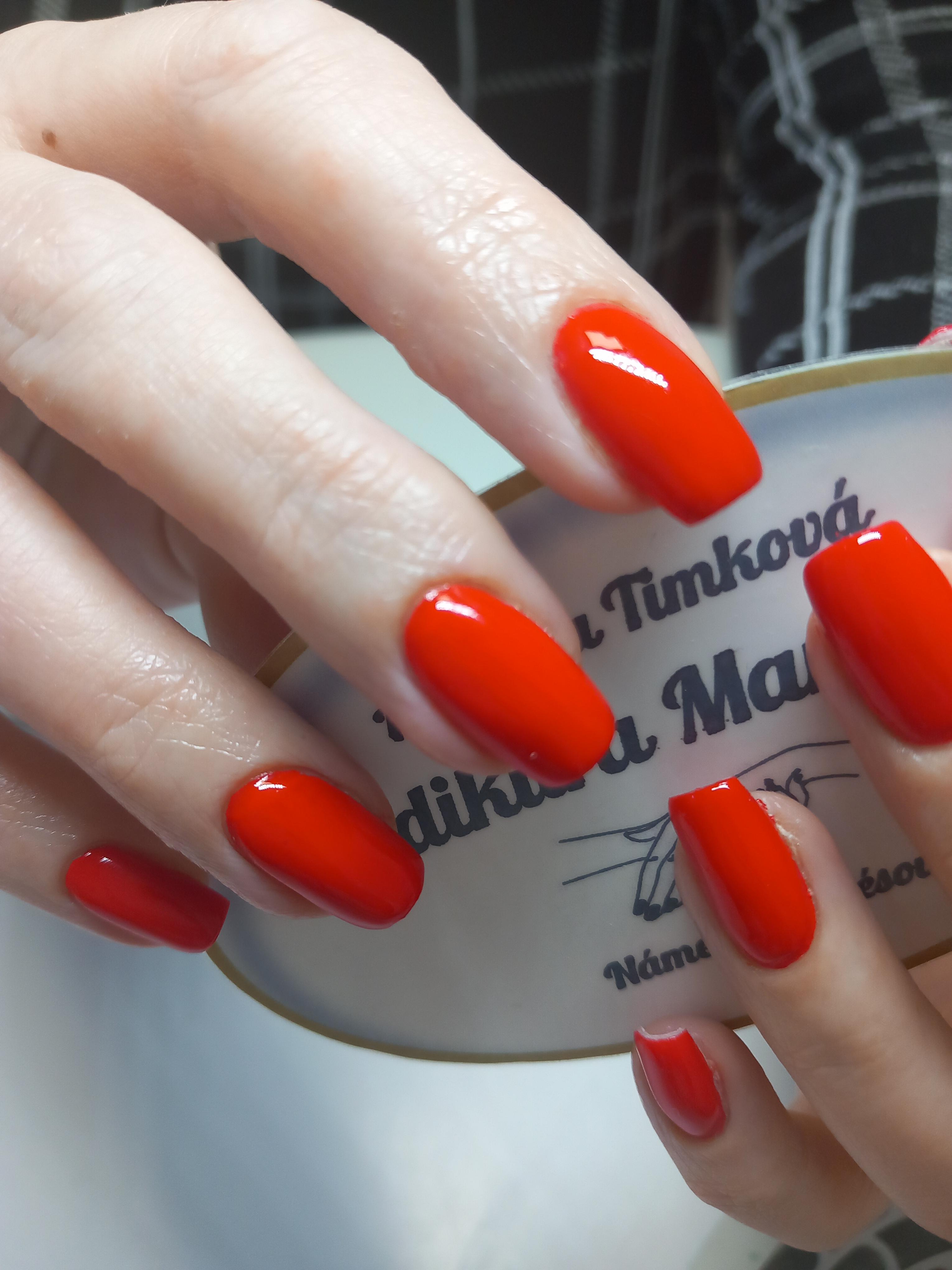 Spevnenie nechtov gélom alebo géllakom